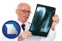 mo map icon and a radiologist looking at an x-ray image